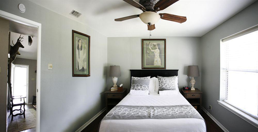 Camp Lucy Otel Dripping Springs Dış mekan fotoğraf