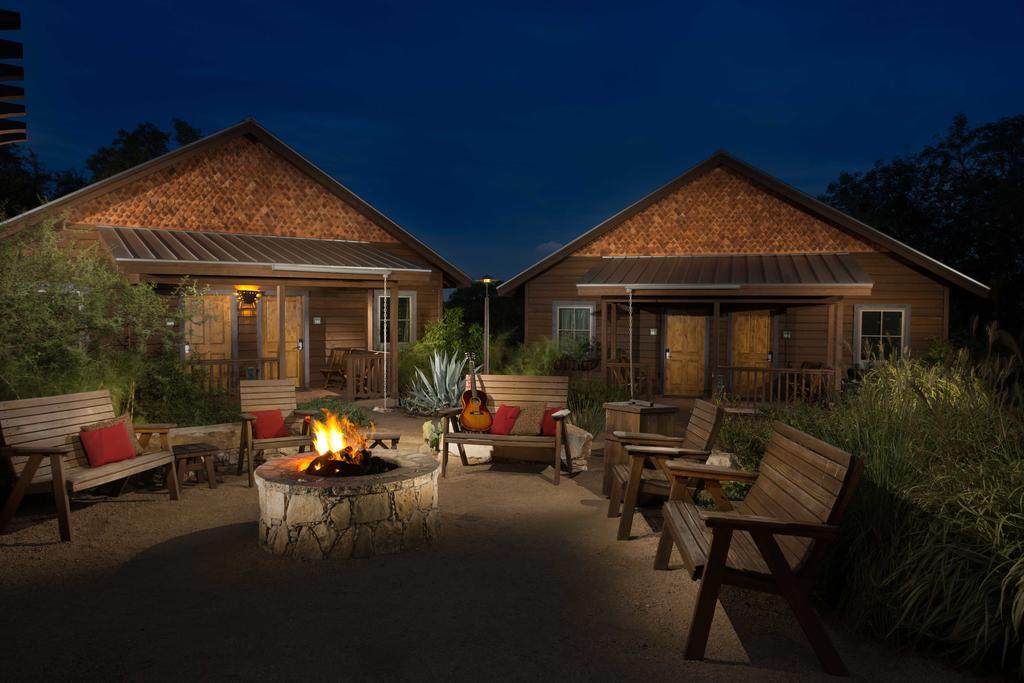 Camp Lucy Otel Dripping Springs Dış mekan fotoğraf