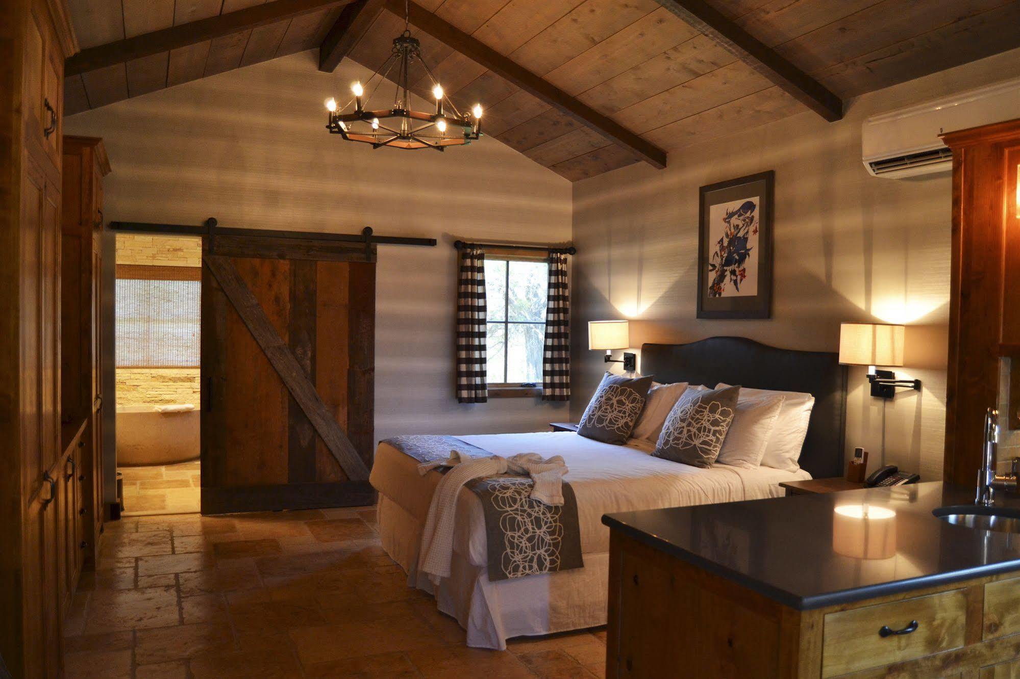 Camp Lucy Otel Dripping Springs Dış mekan fotoğraf